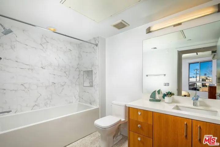 710 N El Centro Avenue 120, Los Angeles, California 90038