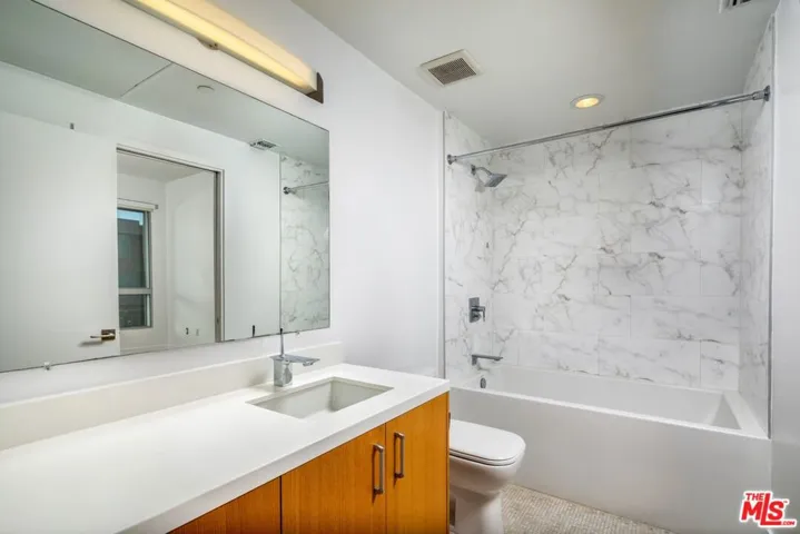 710 N El Centro Avenue 120, Los Angeles, California 90038