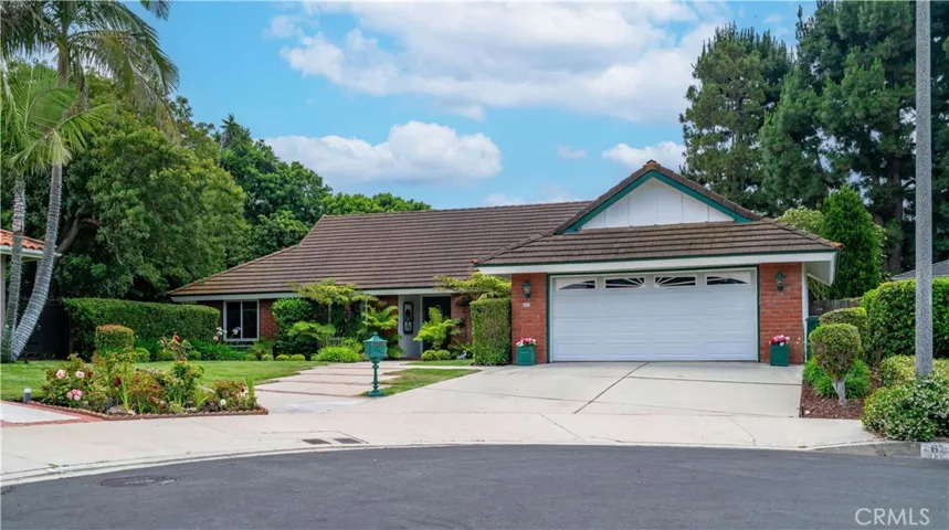 Clean curb appeal at the end of a cul de sac