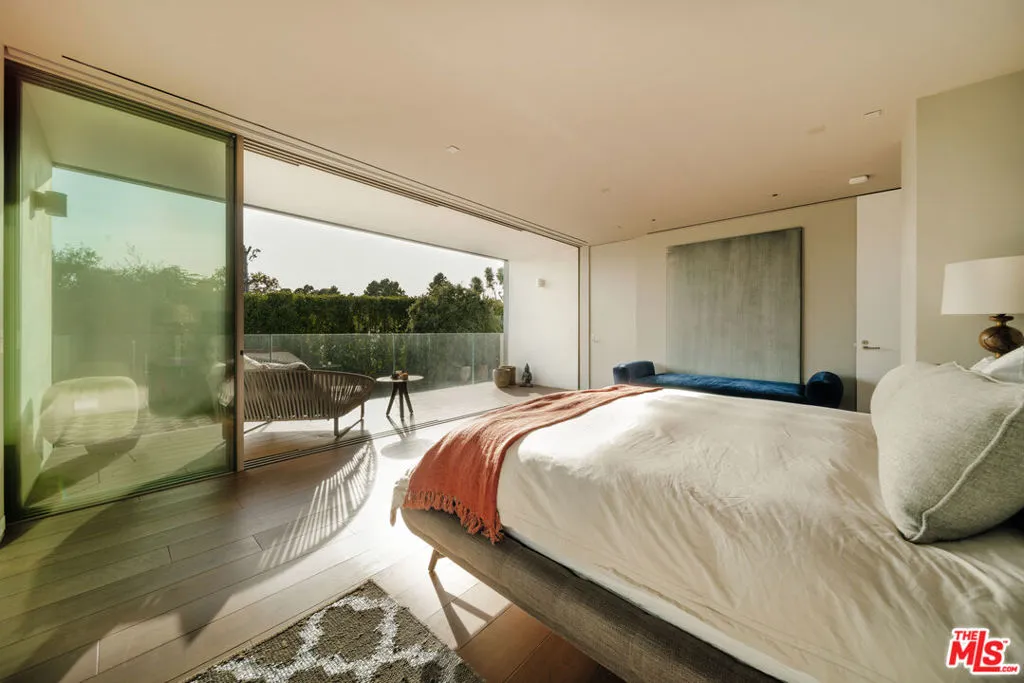 717 Moreno Avenue, Los Angeles, California 90049 home-pic-19