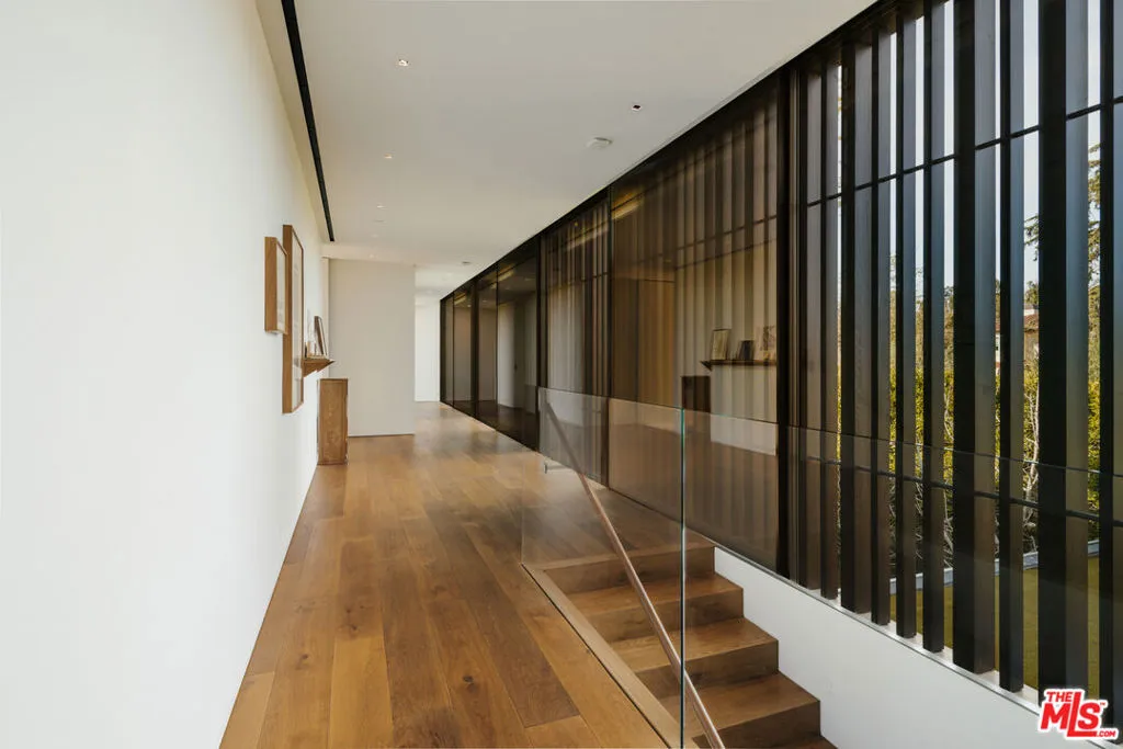717 Moreno Avenue, Los Angeles, California 90049 home-pic-18