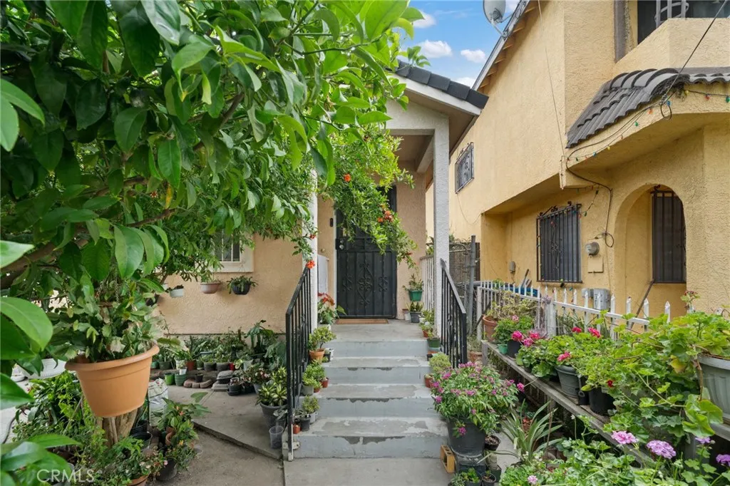 9514 Juniper Street, Los Angeles, California 90002 home-pic-2