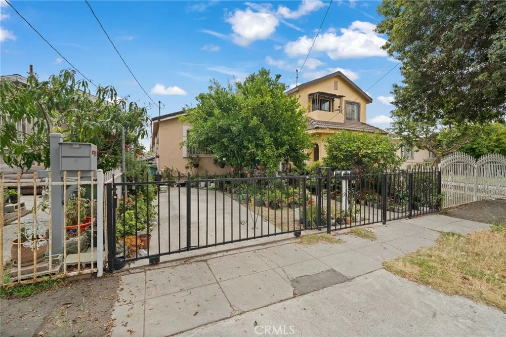 9514 Juniper Street, Los Angeles, California 90002 home-pic-1