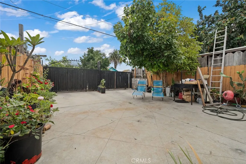 9514 Juniper Street, Los Angeles, California 90002 home-pic-16