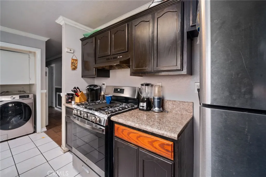 9514 Juniper Street, Los Angeles, California 90002 home-pic-7