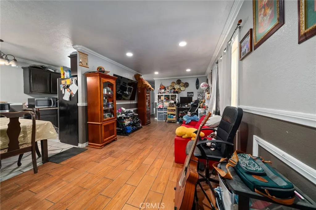 9514 Juniper Street, Los Angeles, California 90002 home-pic-3