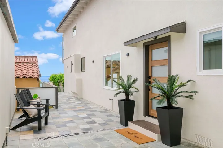 Private entrance behind gate