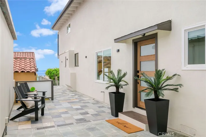 Private entrance behind gate
