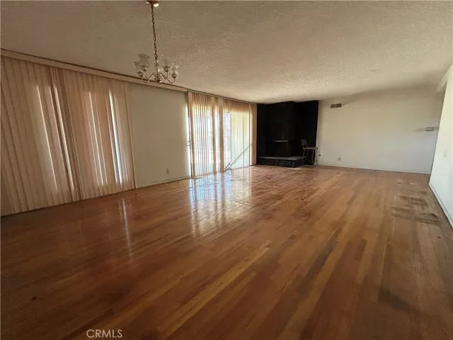 6910 Bellaire Avenue, North Hollywood, California 91605