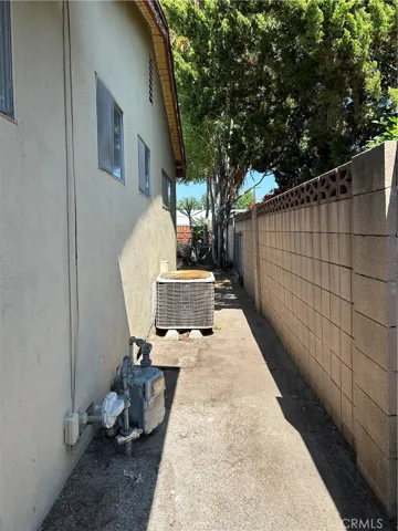 6910 Bellaire Avenue, North Hollywood, California 91605