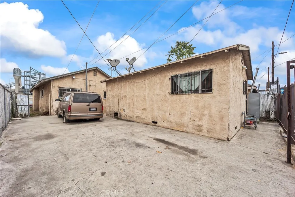 5840 S Olive Street, Los Angeles, California 90003 home-pic-22