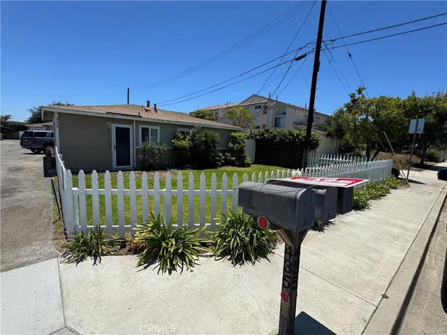 435 Hamilton Street A, Costa Mesa, California 92627