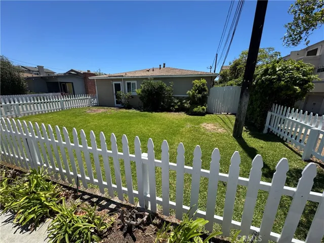 435 Hamilton Street A, Costa Mesa, California 92627