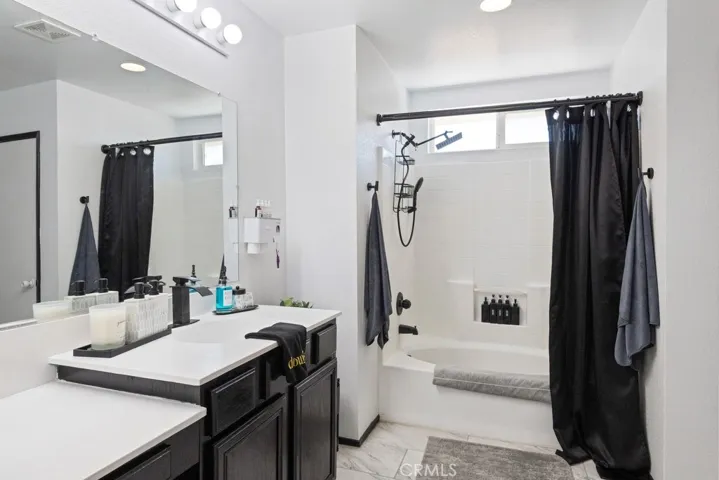 14075 Tourmaline Street, Hesperia, California 92344