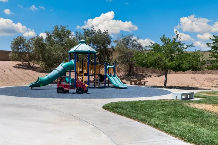 14075 Tourmaline Street, Hesperia, California 92344