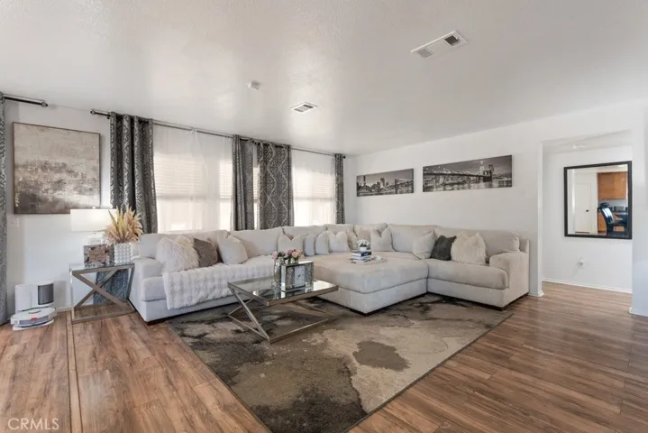 14075 Tourmaline Street, Hesperia, California 92344