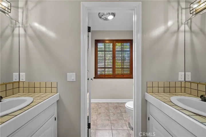 25472 Via Acorde, Valencia, California 91355