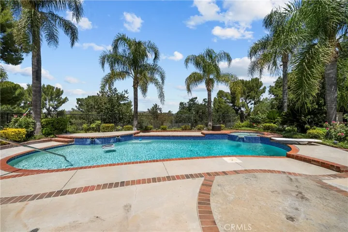 25472 Via Acorde, Valencia, California 91355