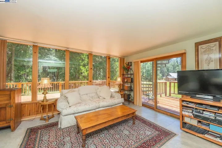 30 Dorleska Ct., Trinity Center, California 96091