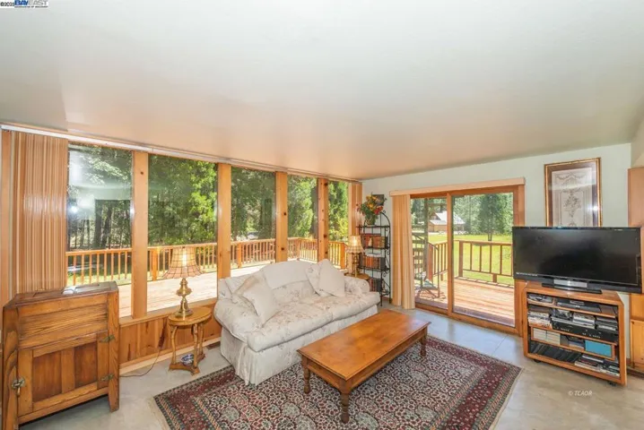 30 Dorleska Ct., Trinity Center, California 96091