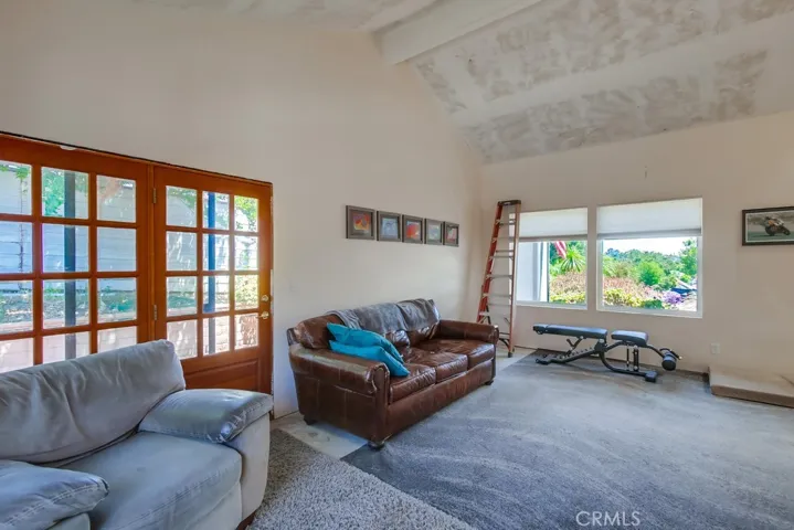 9120 Meadowrun Place, San Diego, California 92129