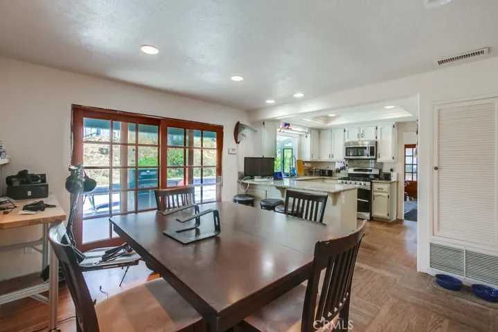 9120 Meadowrun Place, San Diego, California 92129
