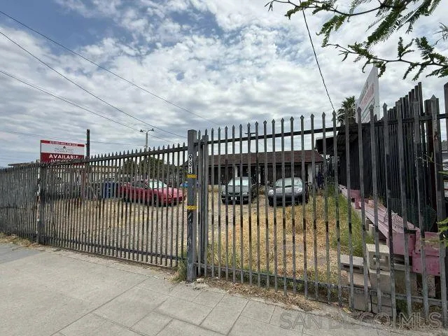 925 W Main St