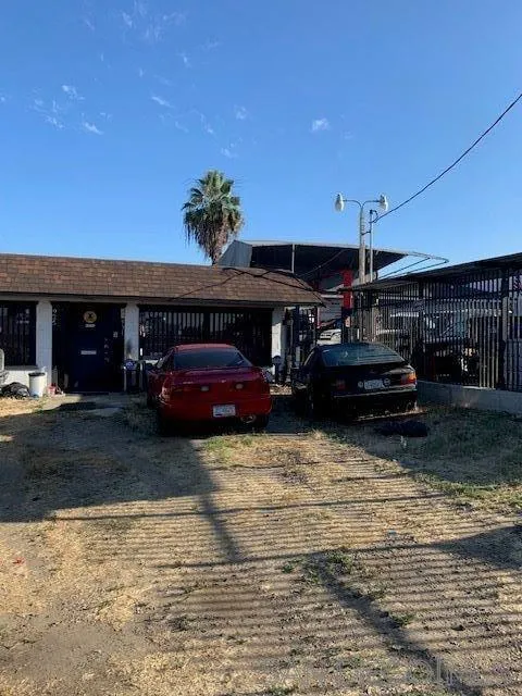 925 W Main St
