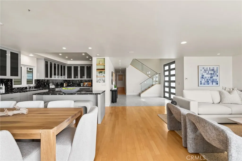 1554 E Oceanfront, Newport Beach, California 92661 home-pic-7