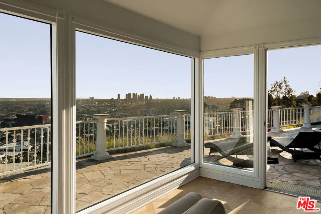 8527 Hedges Way, Los Angeles, California 90069 home-pic-9