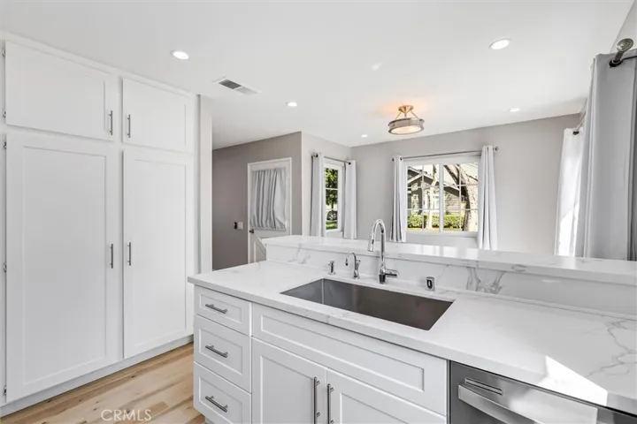 139 Rockwood 39, Irvine, California 92614