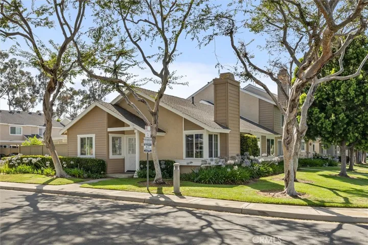 139 Rockwood 39, Irvine, California 92614