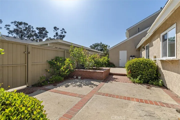 139 Rockwood 39, Irvine, California 92614