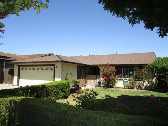 271 Carnoble Drive, Hollister, California 95023