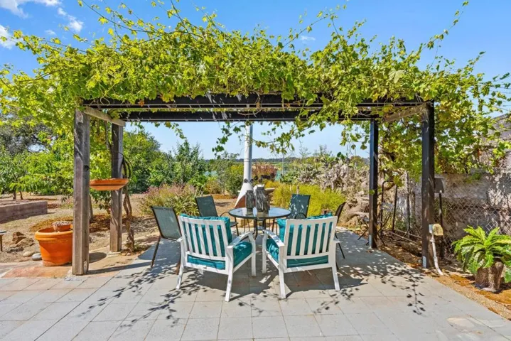 68 Live Oak Road, Royal Oaks, California 95076