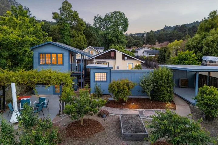 68 Live Oak Road, Royal Oaks, California 95076