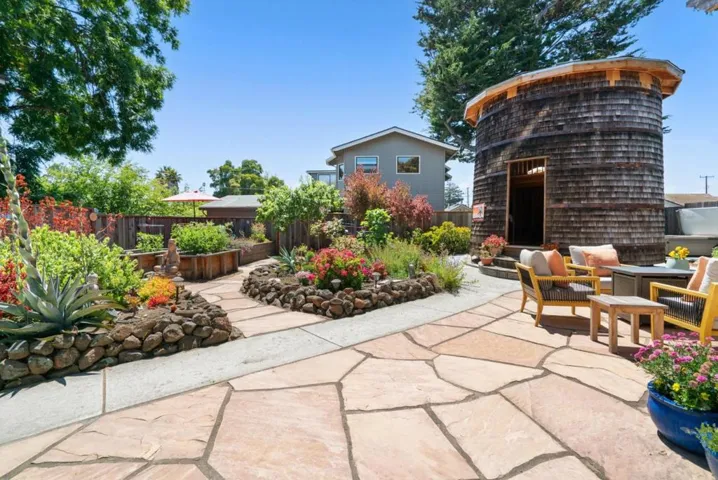 505 Cayuga Street, Santa Cruz, California 95062