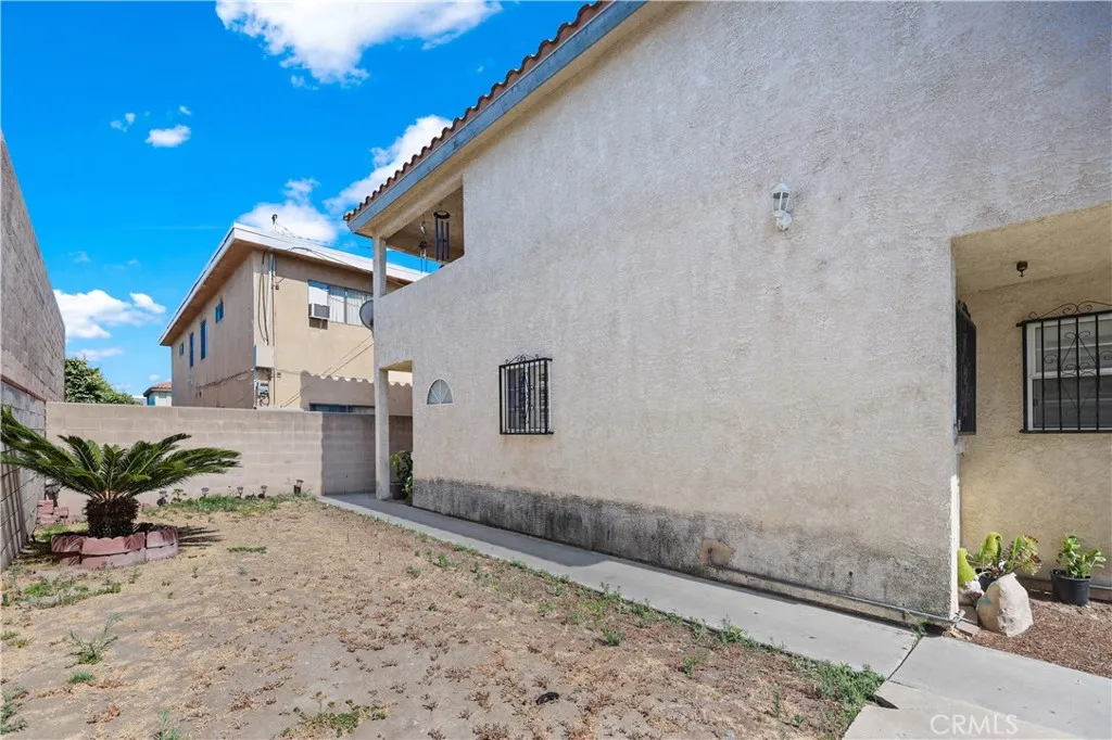 9317 Elm Vista Drive 9, Downey, California 90242 home-pic-20