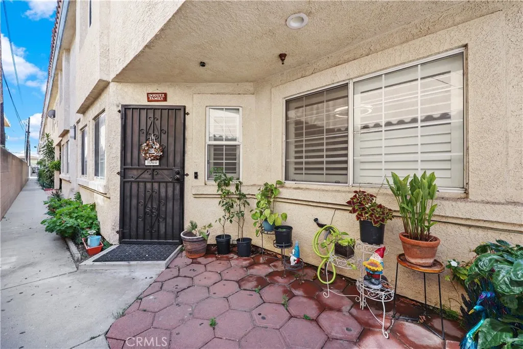 9317 Elm Vista Drive 9, Downey, California 90242 home-pic-2