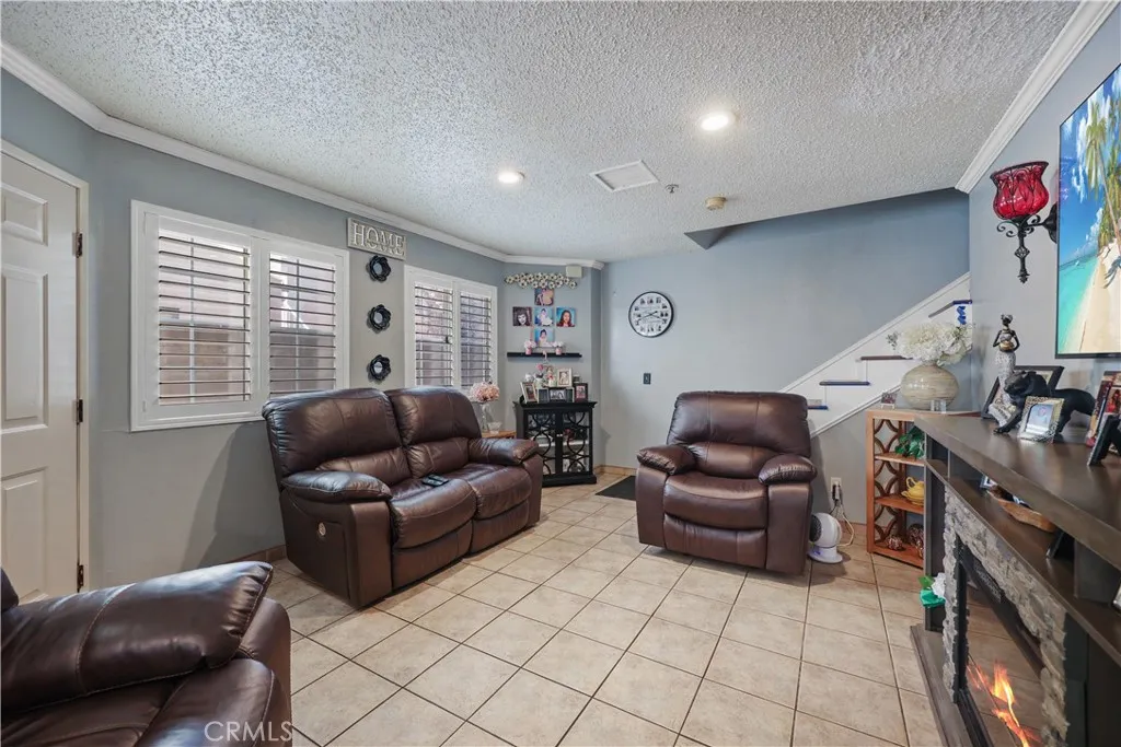 9317 Elm Vista Drive 9, Downey, California 90242 home-pic-4