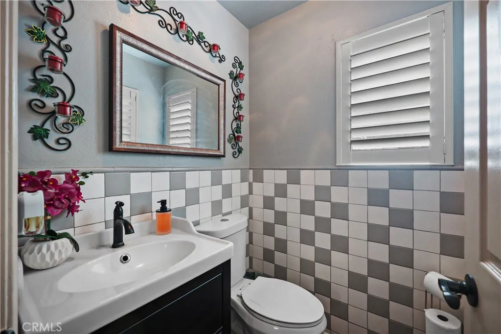 9317 Elm Vista Drive 9, Downey, California 90242 home-pic-10