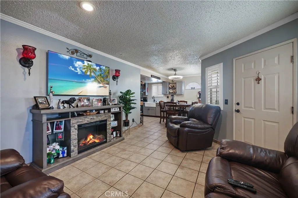 9317 Elm Vista Drive 9, Downey, California 90242 home-pic-5