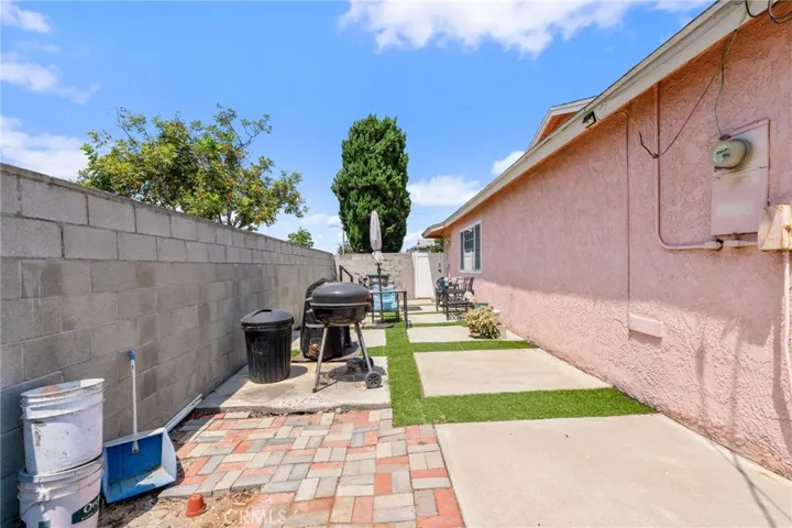 19722 Tajauta Avenue, Carson, California 90746