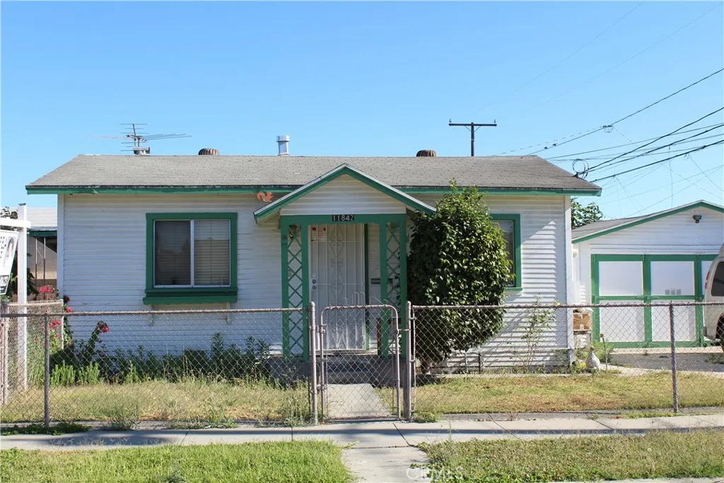 11842 Lindale Street, Norwalk, California 90650, 2 Bedrooms Bedrooms, ,1 BathroomBathrooms,Residential,For Sale,Lindale,DW25146752
