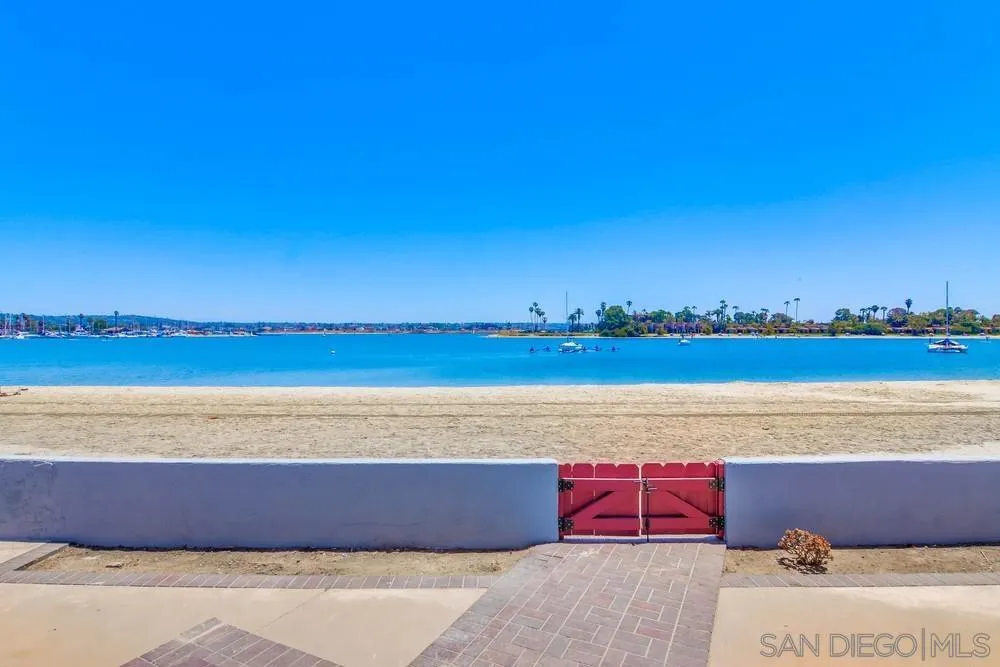 3291 Bayside Walk, San Diego, California 92109 home-pic-7