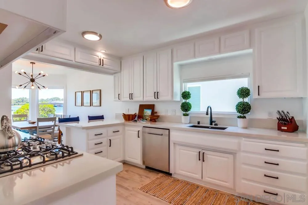 3291 Bayside Walk, San Diego, California 92109 home-pic-29