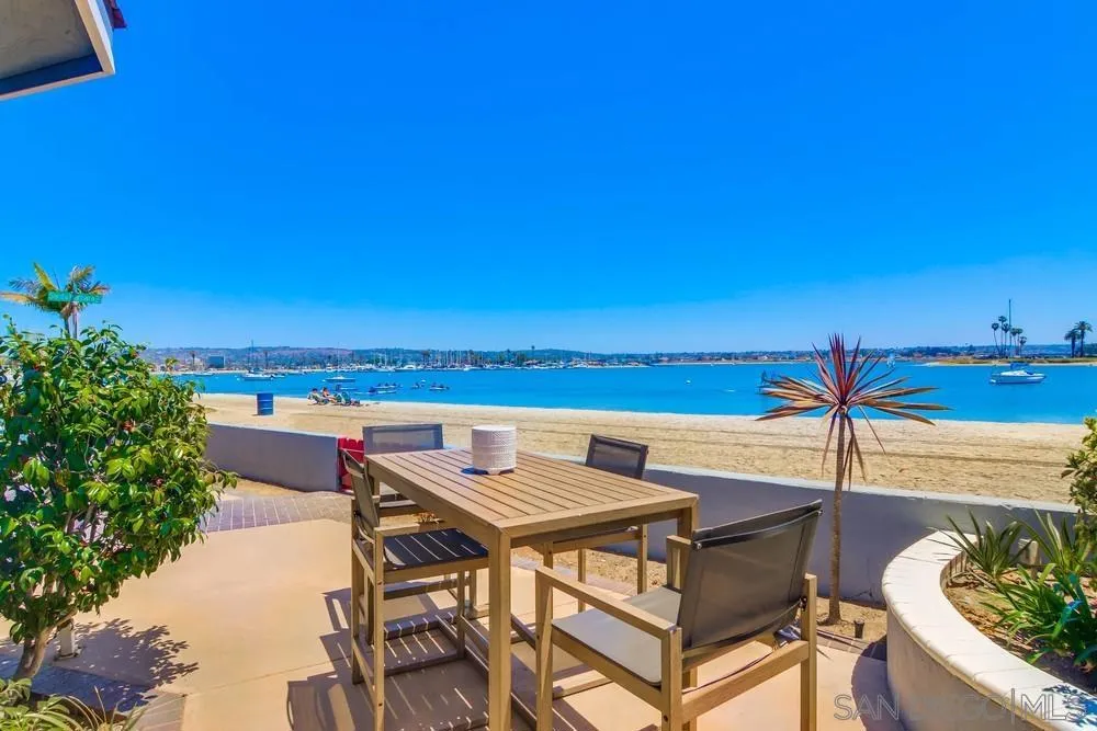 3291 Bayside Walk, San Diego, California 92109 home-pic-4