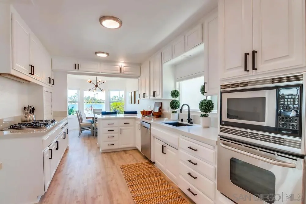 3291 Bayside Walk, San Diego, California 92109 home-pic-28