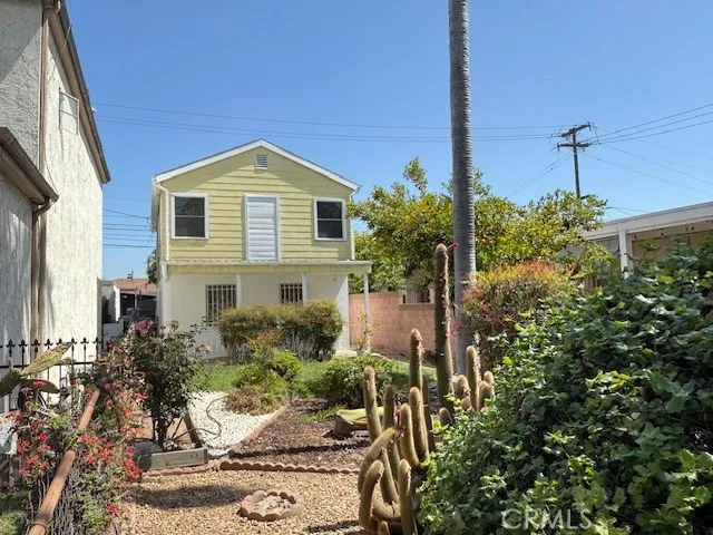 2208 W Olympic Boulevard, Montebello, California 90640, 2 Bedrooms Bedrooms, ,1 BathroomBathrooms,Residential,For Sale,Olympic,RS25146871