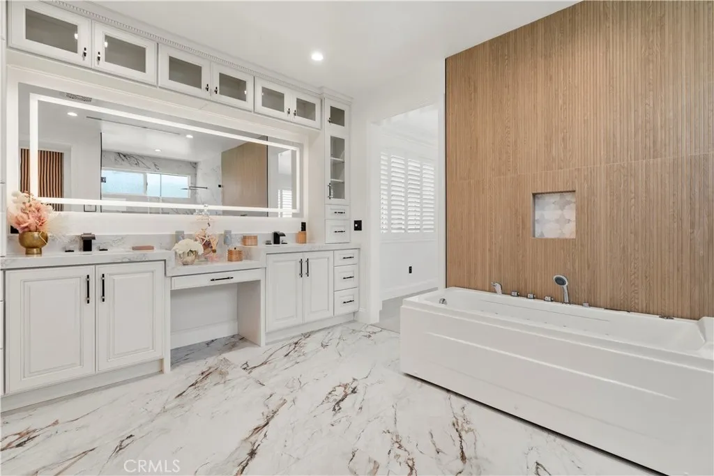 21861 Vacation Ln Lane, Huntington Beach, California 92646 home-pic-12